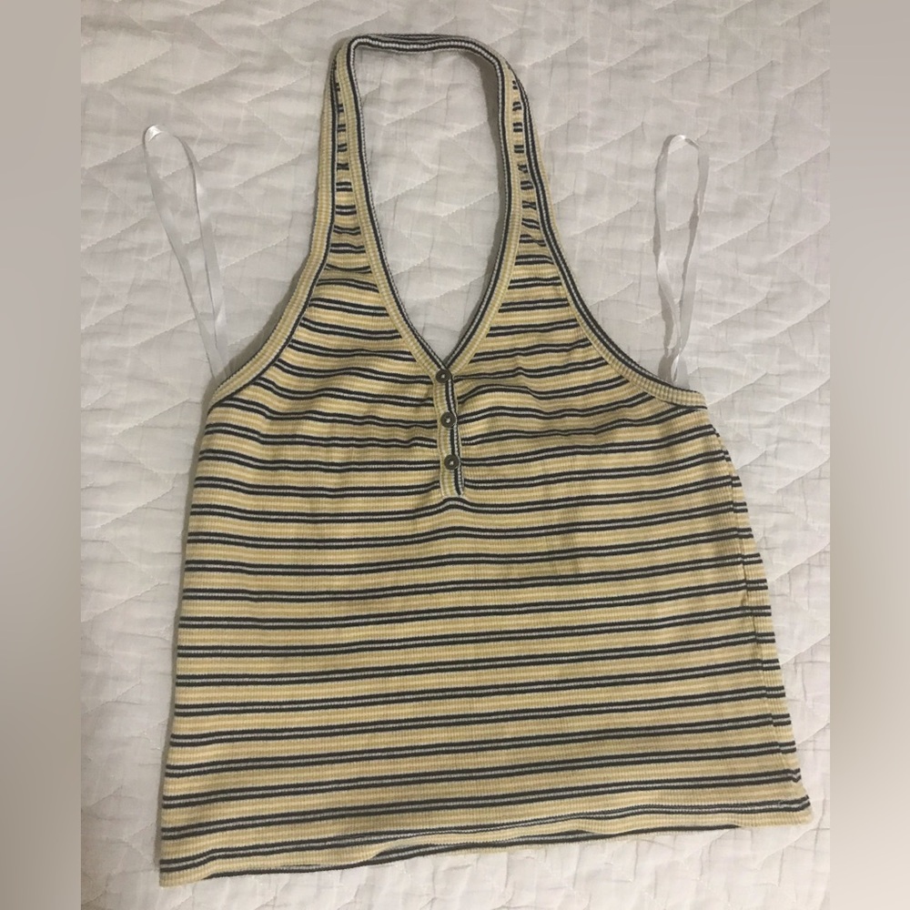 Pacsun halter crop top 💛🖤